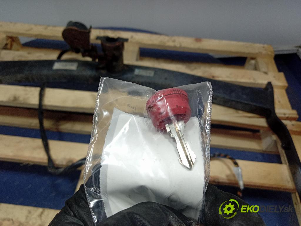 Vw Touran 2008 oko Do Přívěsy 1T0803882A