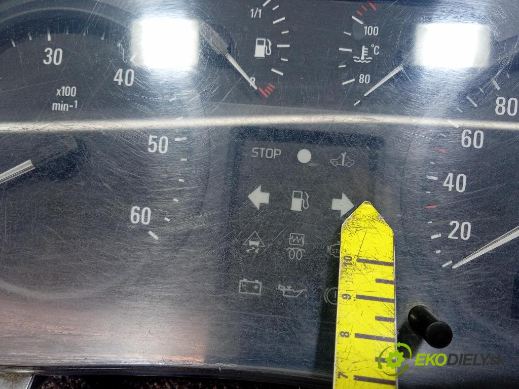 Opel Vivaro 2002 Přístrojová deska P8200006339A