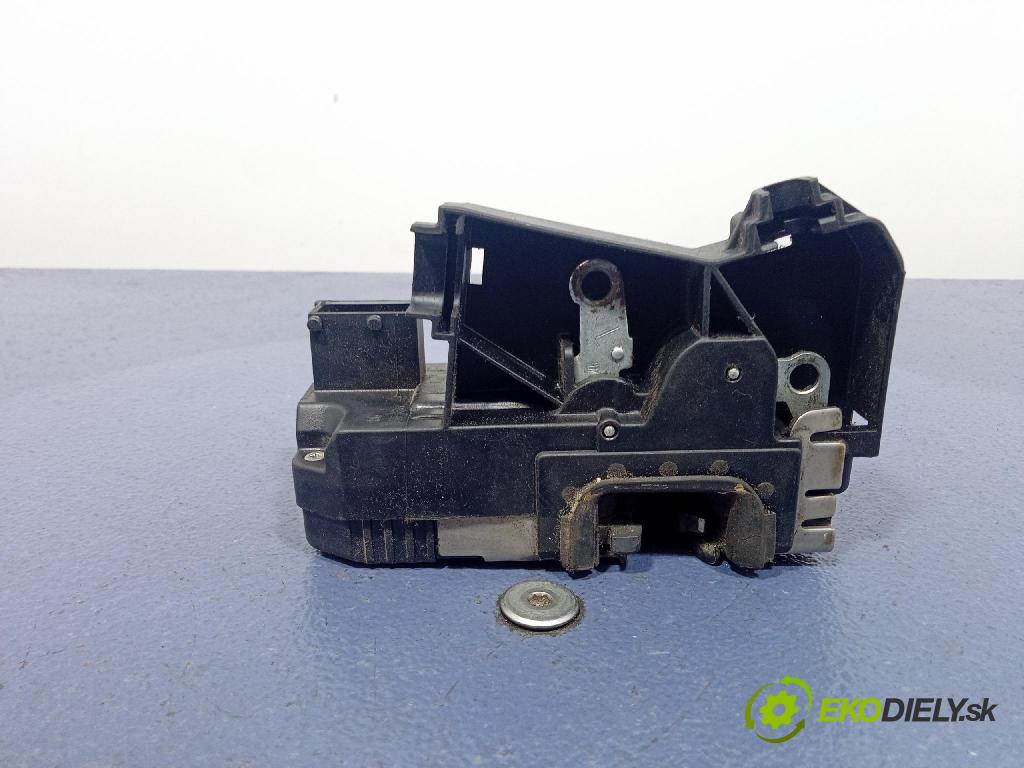Opel Vivaro 2002 zámek dveře před Levý: 7700311807