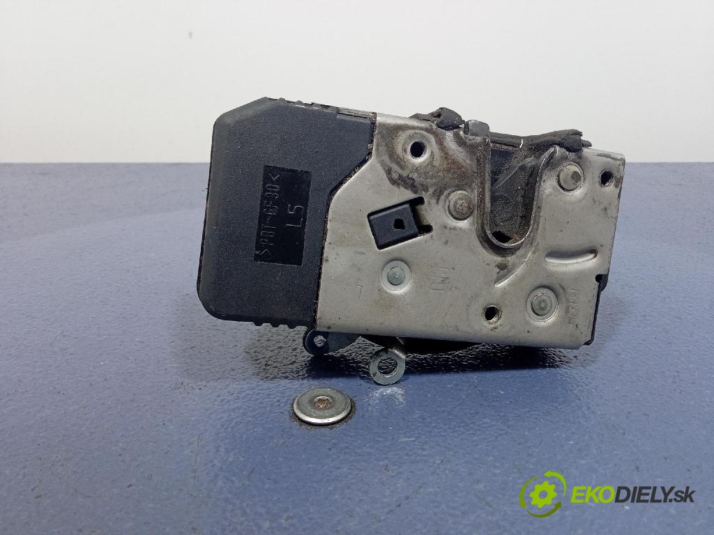 Opel Vivaro 2002 zámek dveře před Levý: 7700311807