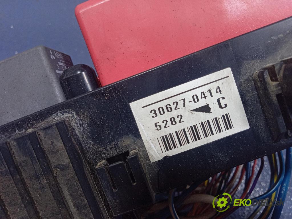 Mitsubishi Galant 2004 skříňka Pojistky MR587807
