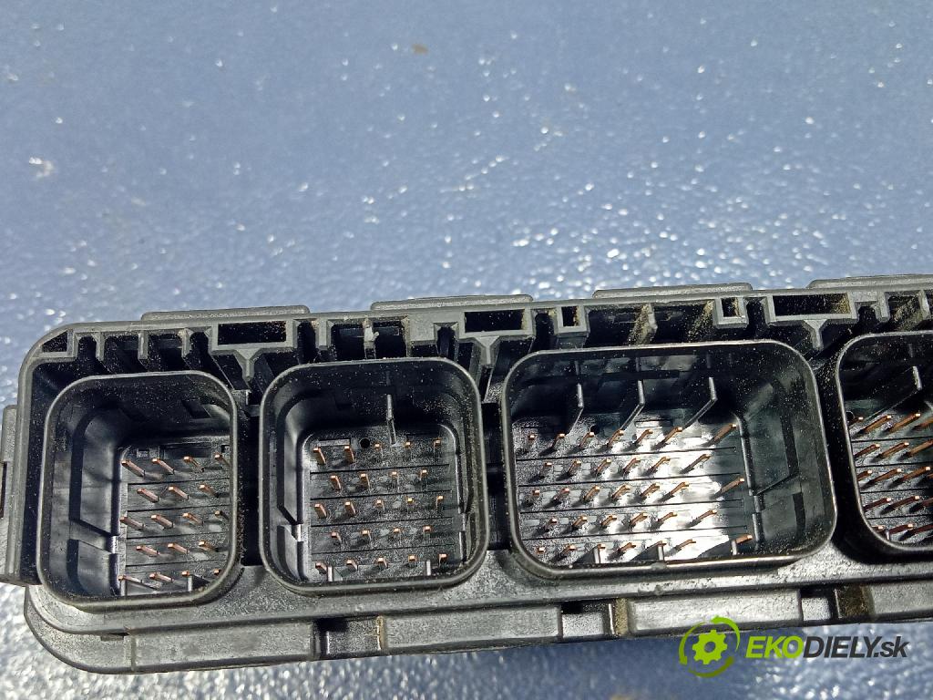 Mitsubishi Galant 2004 řídící jednotka Motor: MN156501