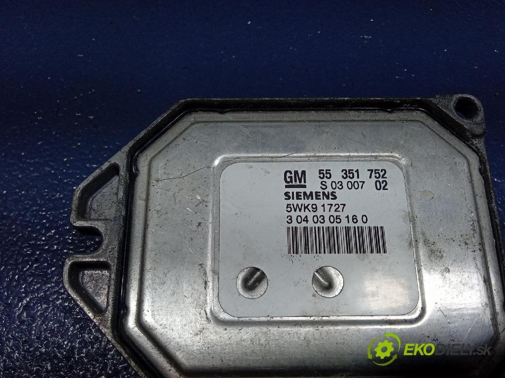 Opel Zafira 2003 řídící jednotka Motor: 55351752