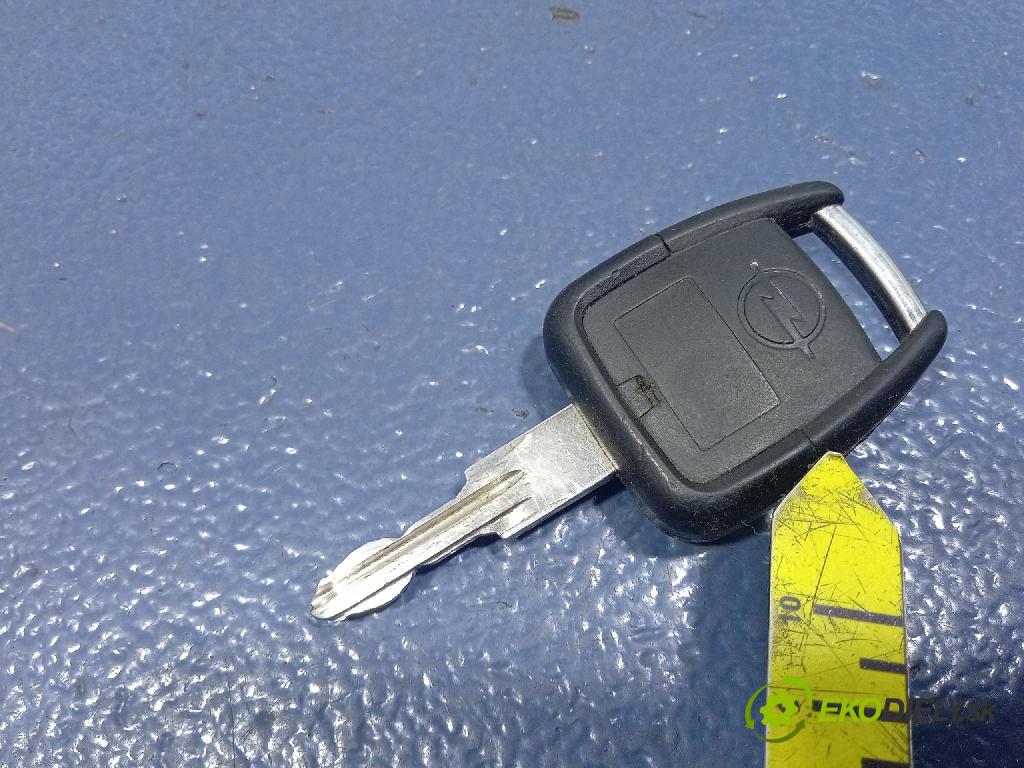 Opel Zafira 2003 řídící jednotka Motor: 55351752