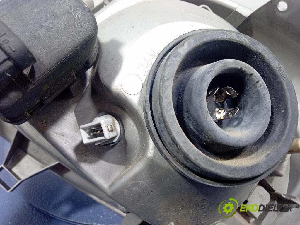 Opel Vivaro 2003 světlo v pravo: 7700311372