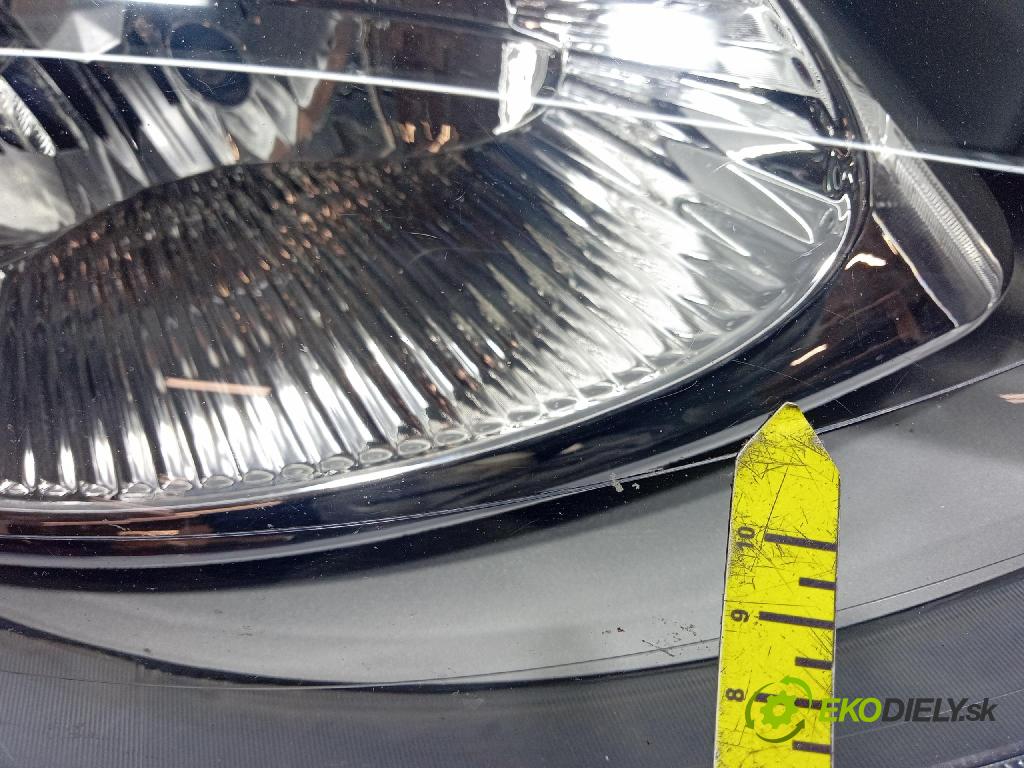 Opel Vivaro 2003 světlo v pravo: 7700311372