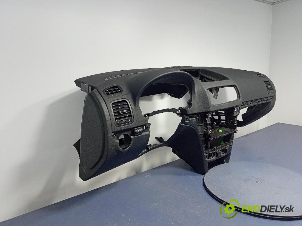 Skoda Yeti 2015 kokpit,přistrojova deska 5L1857007E