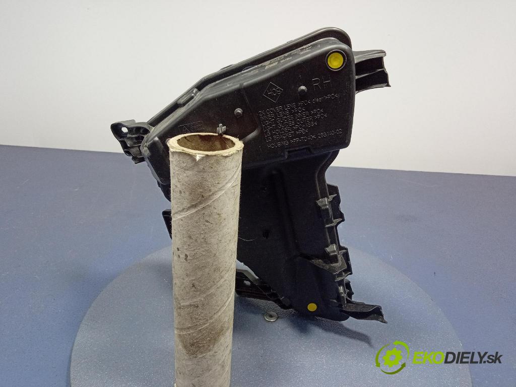 Renault Captur 0 Halogen v pravo: 266009347R