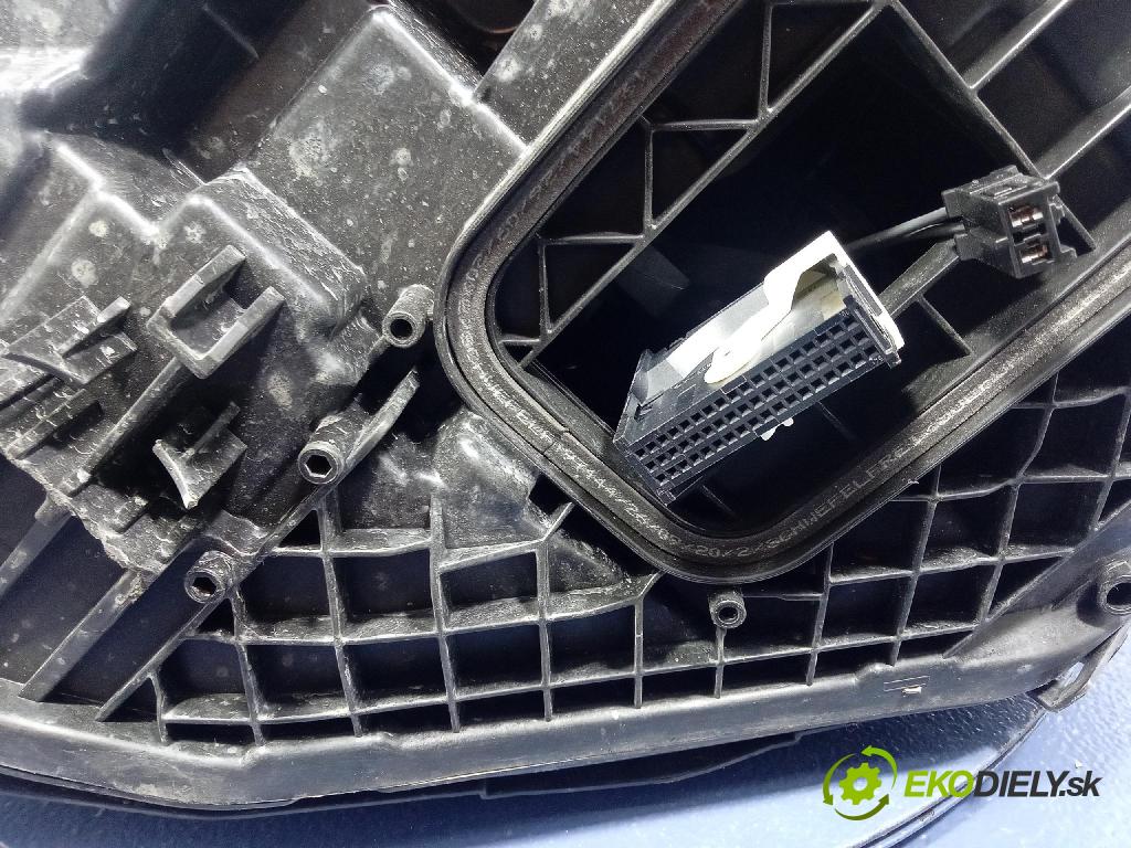 Mercedes GLA-Klasa 0 světlo v pravo: A2479066401