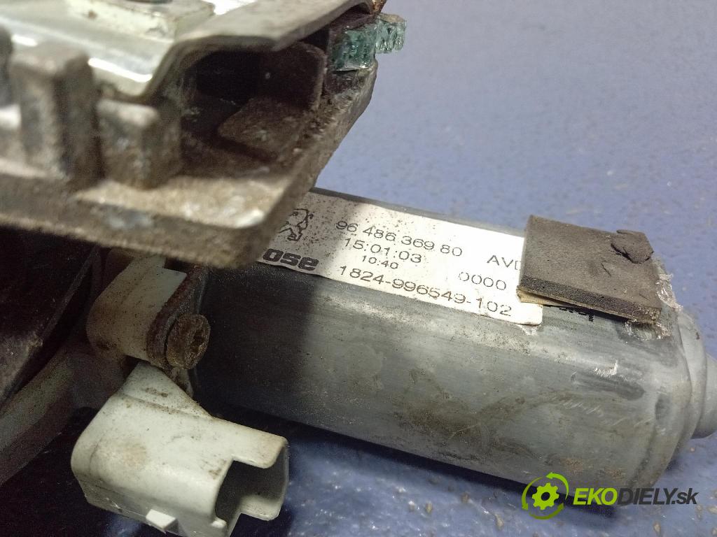 Peugeot 206 2003 mechanismus stahování Sklenka: před v pravo: 96486336980