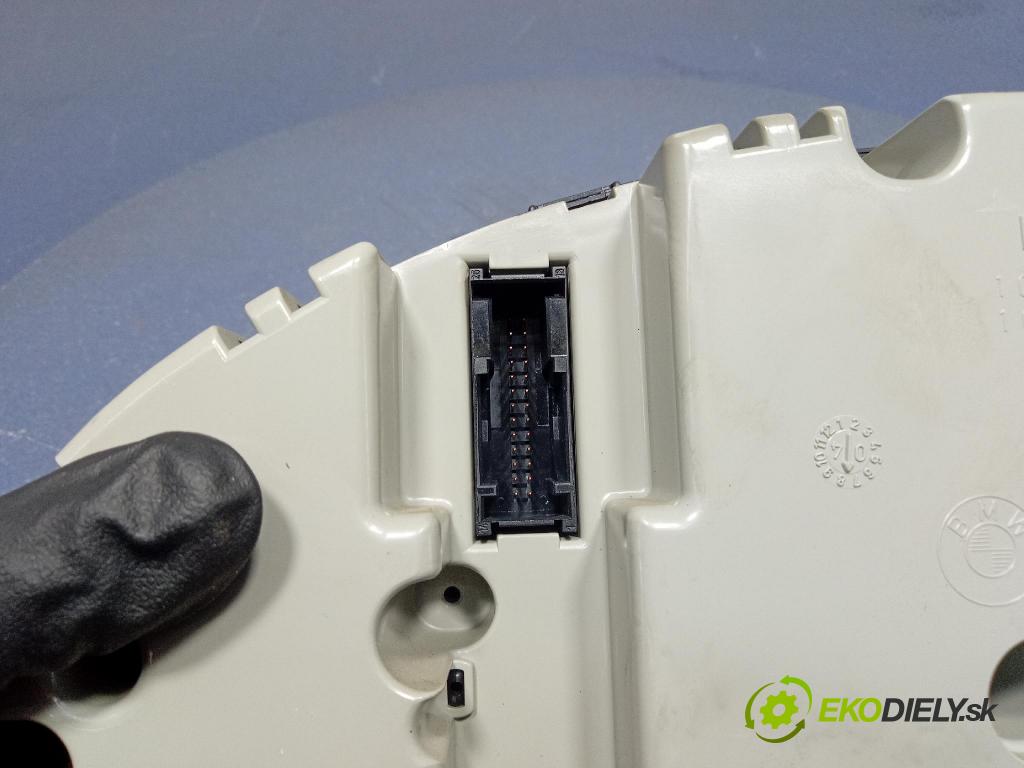 Bmw Seria 3 2004 prístrojovka/ budíky 6940870