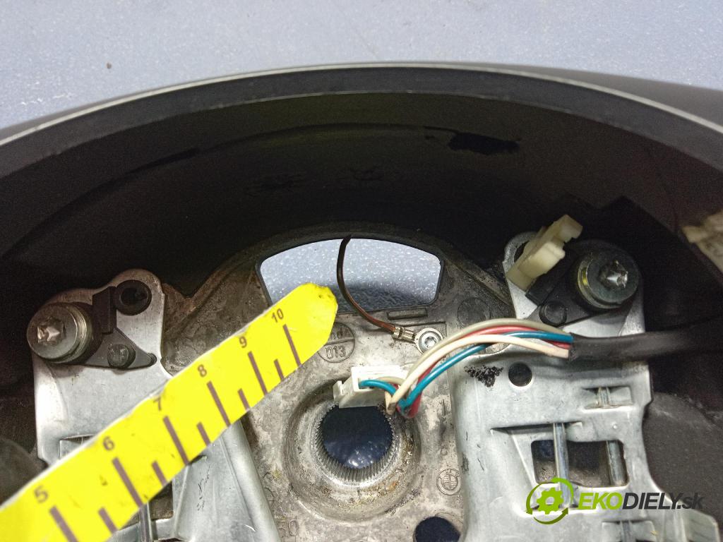 Bmw Seria 3 2004 volant 2282022