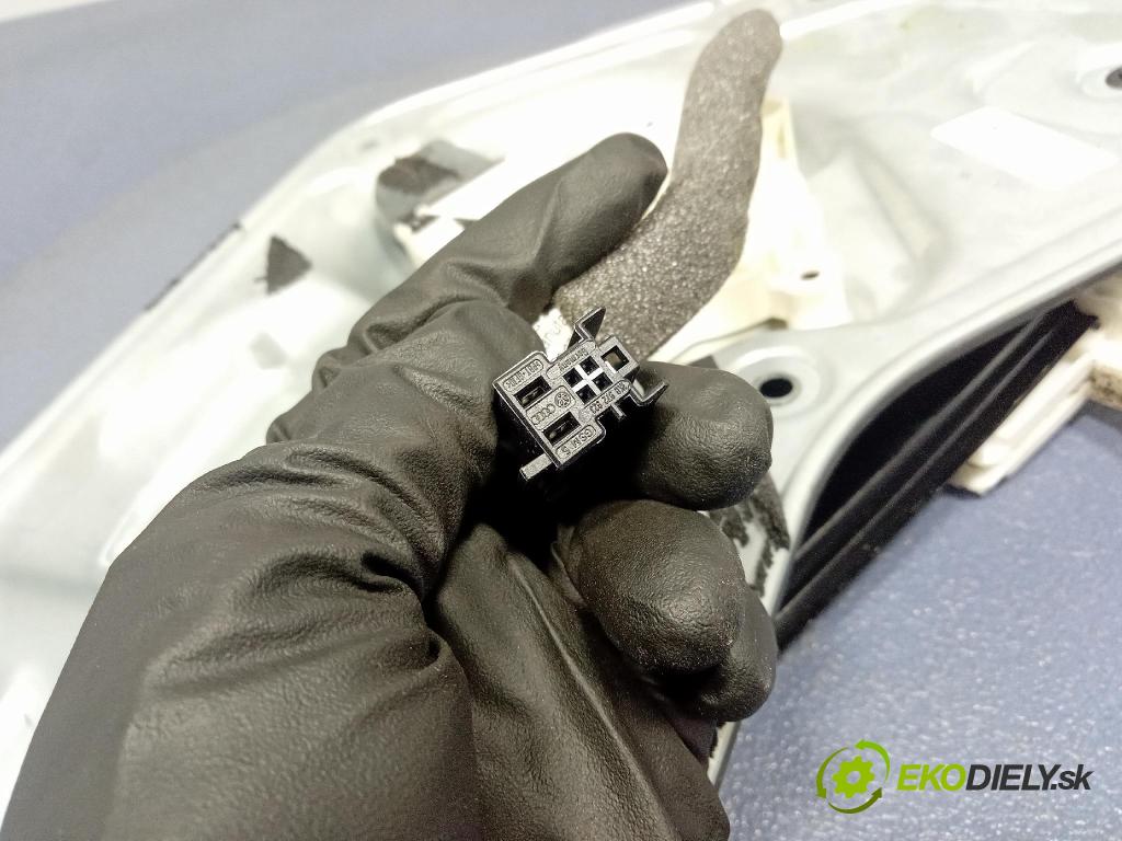 Skoda Yeti 2015 mechanismus stahování Sklenka: Zad: Levý: 5L0839401B