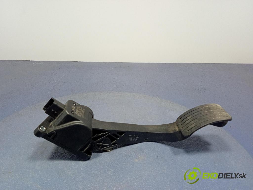 Citroen C4 picasso 2007 pedal Plyn: 9654725380