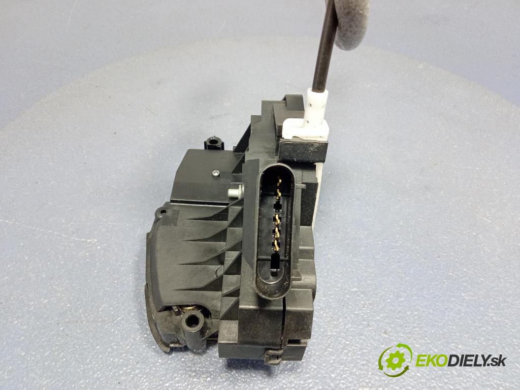 Volvo V60 0 zámek dveře Zad: v pravo: 31349871