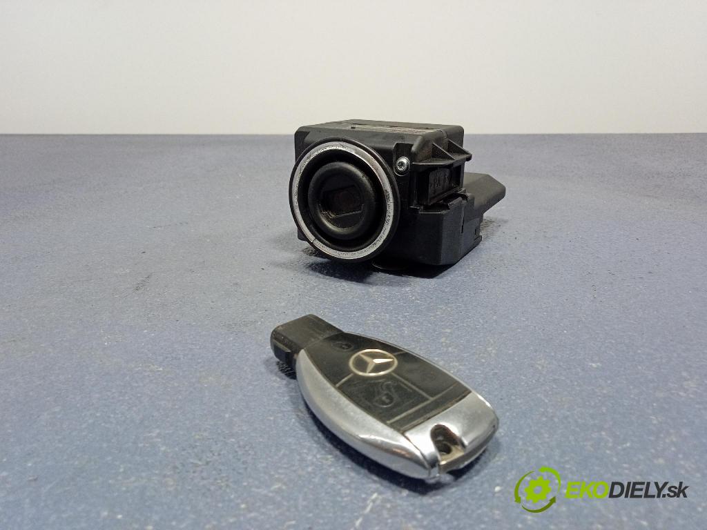 Mercedes C-klasa 2000 Spínač zapalování. 2035450108