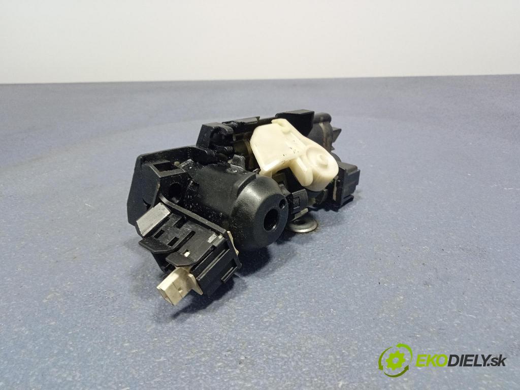 Mercedes C-klasa 2000 klika Klapky: Zadní: A2037500493