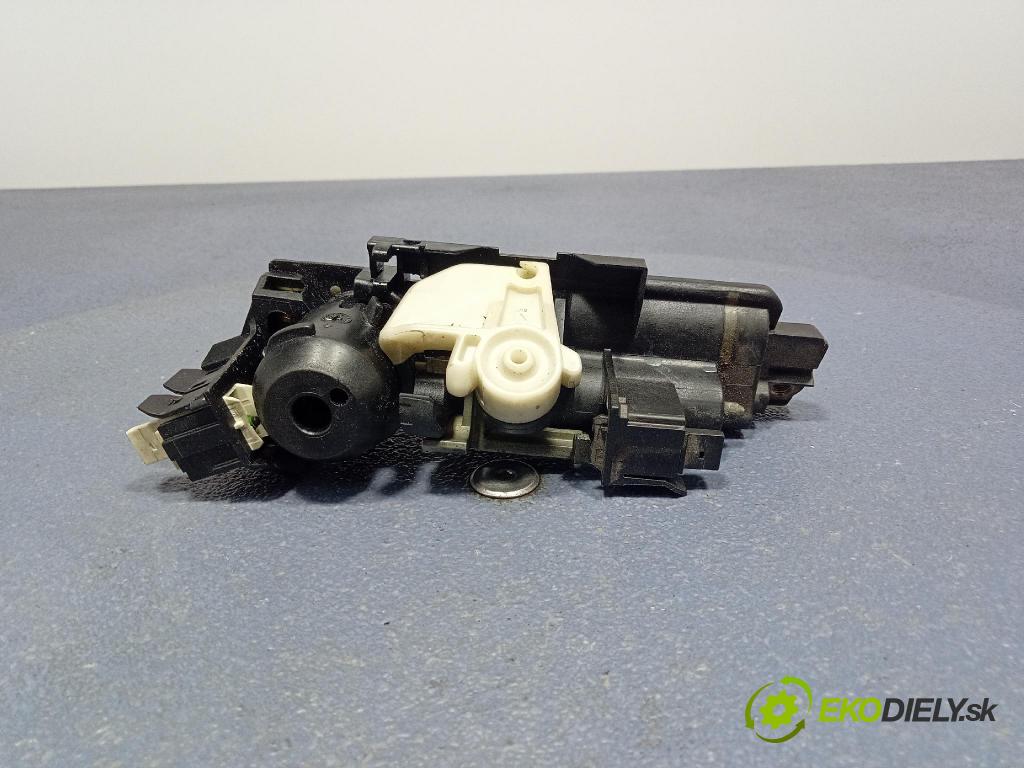 Mercedes C-klasa 2000 klika Klapky: Zadní: A2037500493