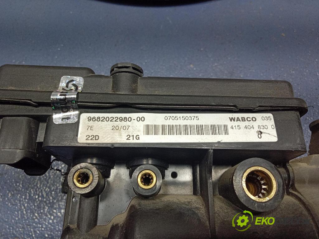 Citroen C4 picasso 2007 Kompresor Vzduch: 9682022980