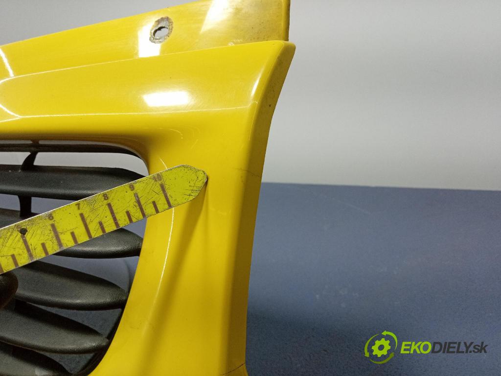 Opel Movano 2001 miežka / Gril: 7700352247