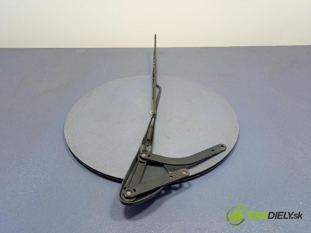 Mercedes C-klasa 2002 Rameno: Stierače: Predné A2038201944