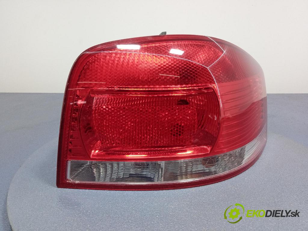 Audi A3 2003 světlo Zad: Práva: Mimo: 8P0945096