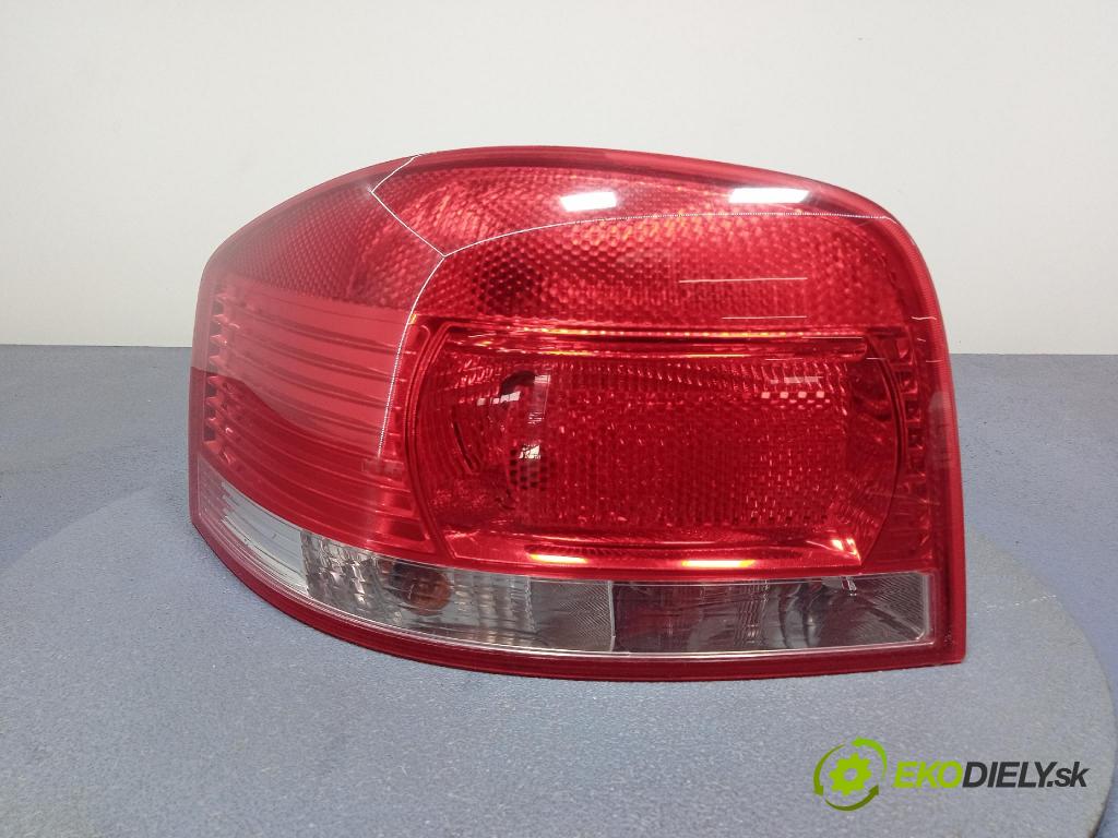 Audi A3 2003 svetlo / reflektor zad ľavá Vonkajsia: 8P0945095