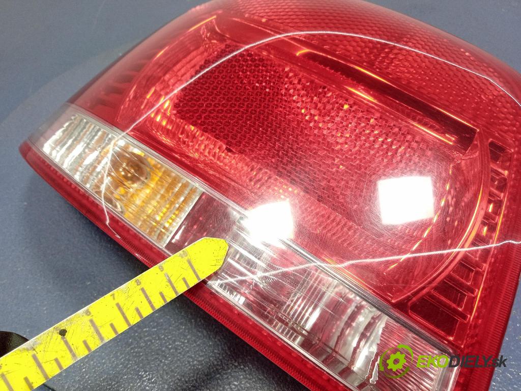 Audi A3 2003 svetlo / reflektor zad ľavá Vonkajsia: 8P0945095
