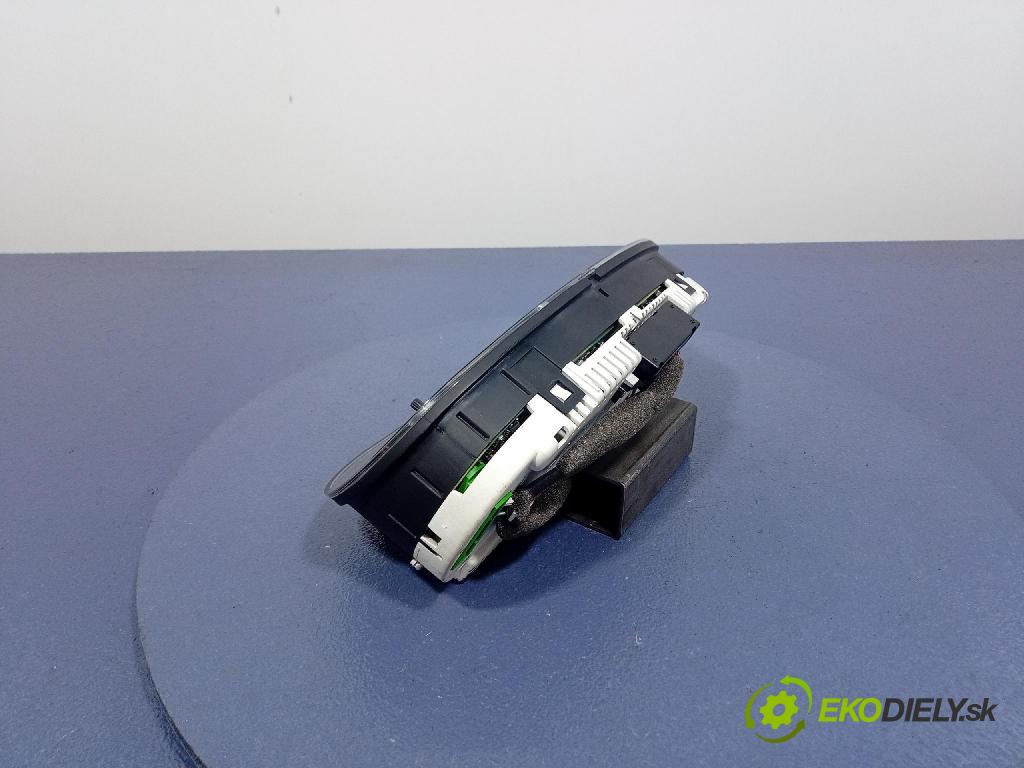 Audi A3 2003 Přístrojová deska 8L0920900L