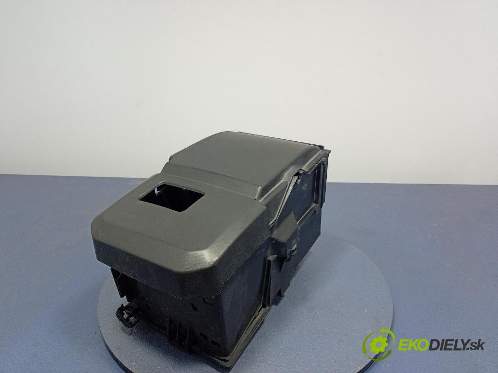 Volvo C30 2009 Základ: batéria 30667941