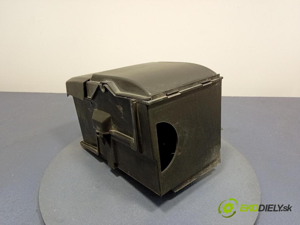 Volvo C30 2009 Základ: batéria 30667941