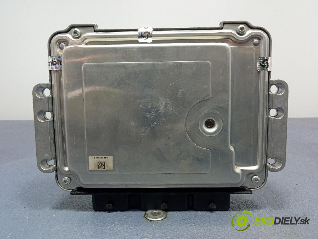 Volvo C30 2009 riadiaca jednotka Motor: 31272996AB