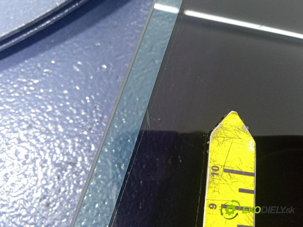 Mercedes E-klasa 2010 sklo dveře Zad: levé