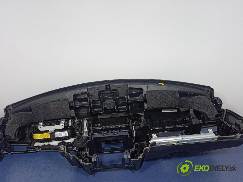 Mercedes E-klasa 2010 kokpit,pristrojová doska A2126802387
