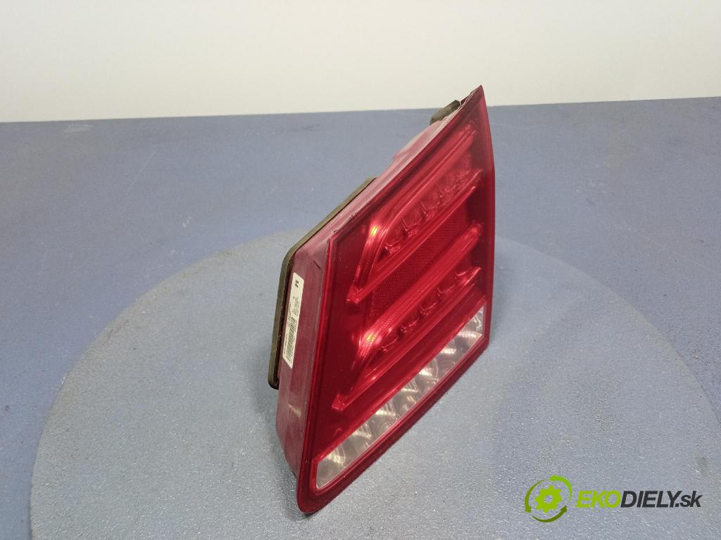 Mercedes E-klasa 2010 svetlo / reflektor zad Prava: Vnútri: A2129069802