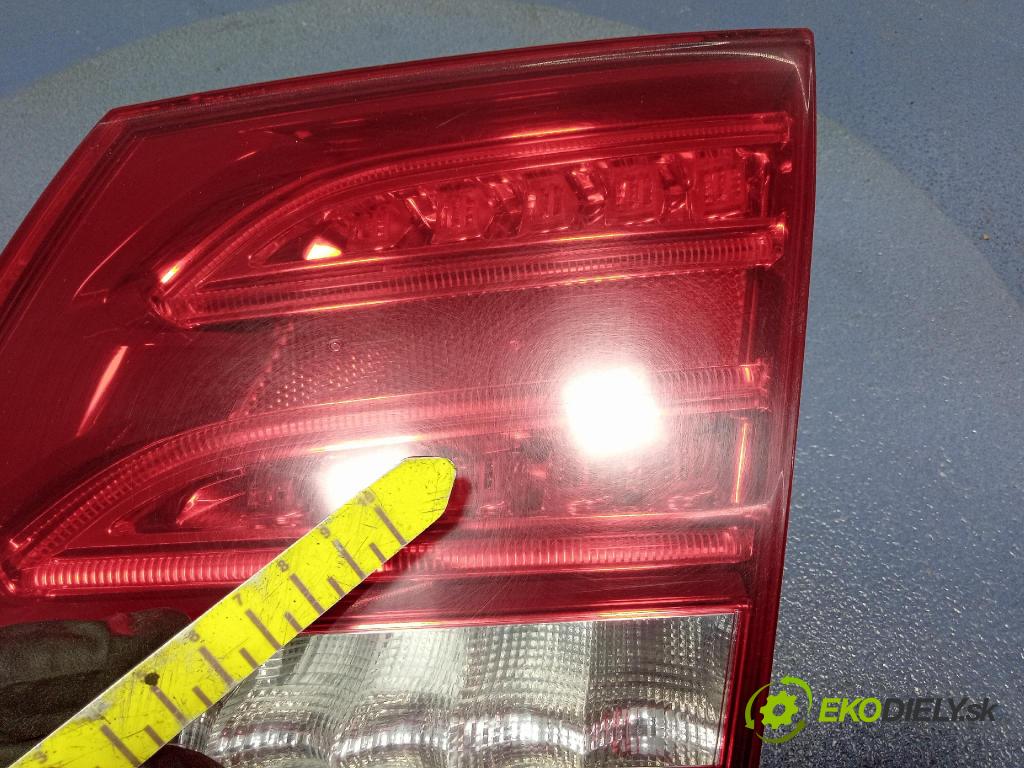 Mercedes E-klasa 2010 svetlo / reflektor zad Prava: Vnútri: A2129069802