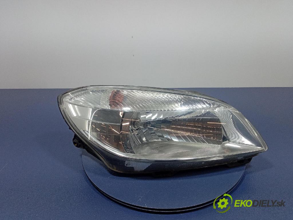 Skoda Fabia 2010 Reflektor: v pravo: