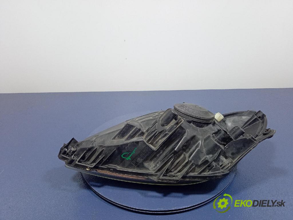 Skoda Fabia 2010 Reflektor: v pravo: