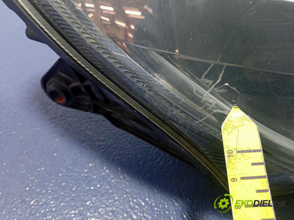Skoda Fabia 2010 Reflektor: v pravo: