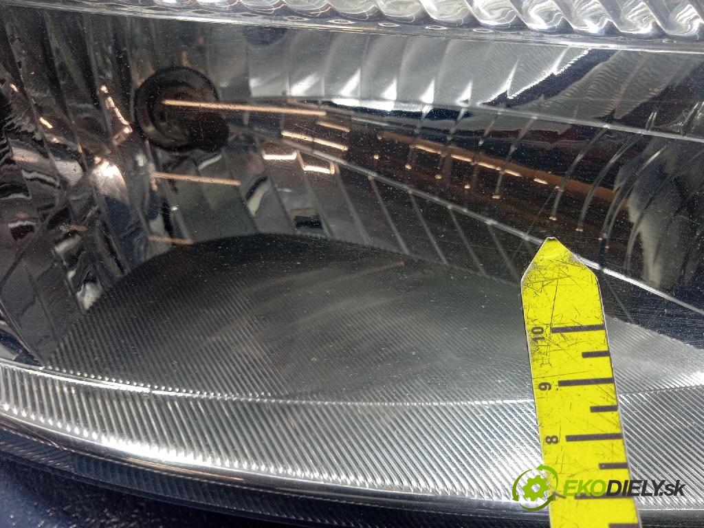 Skoda Fabia 2010 Reflektor: v pravo: