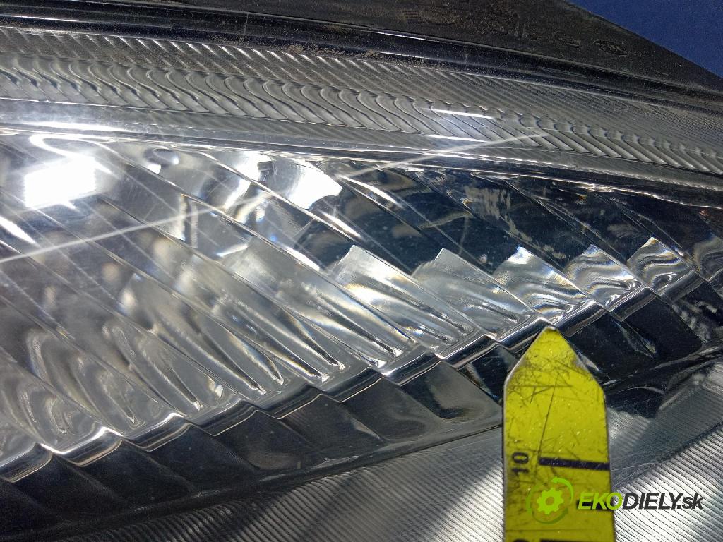 Skoda Fabia 2010 Reflektor: v pravo: 
