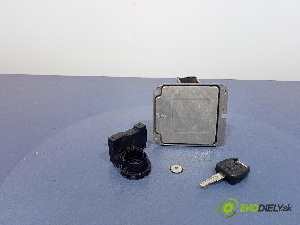 Opel Astra 2000 riadiaca jednotka Motor: 90560476