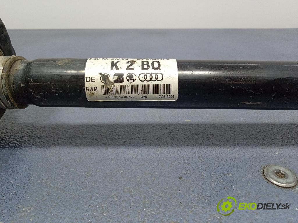 Audi A4 2006 poloos Prava: Predné 8E0407272BQ