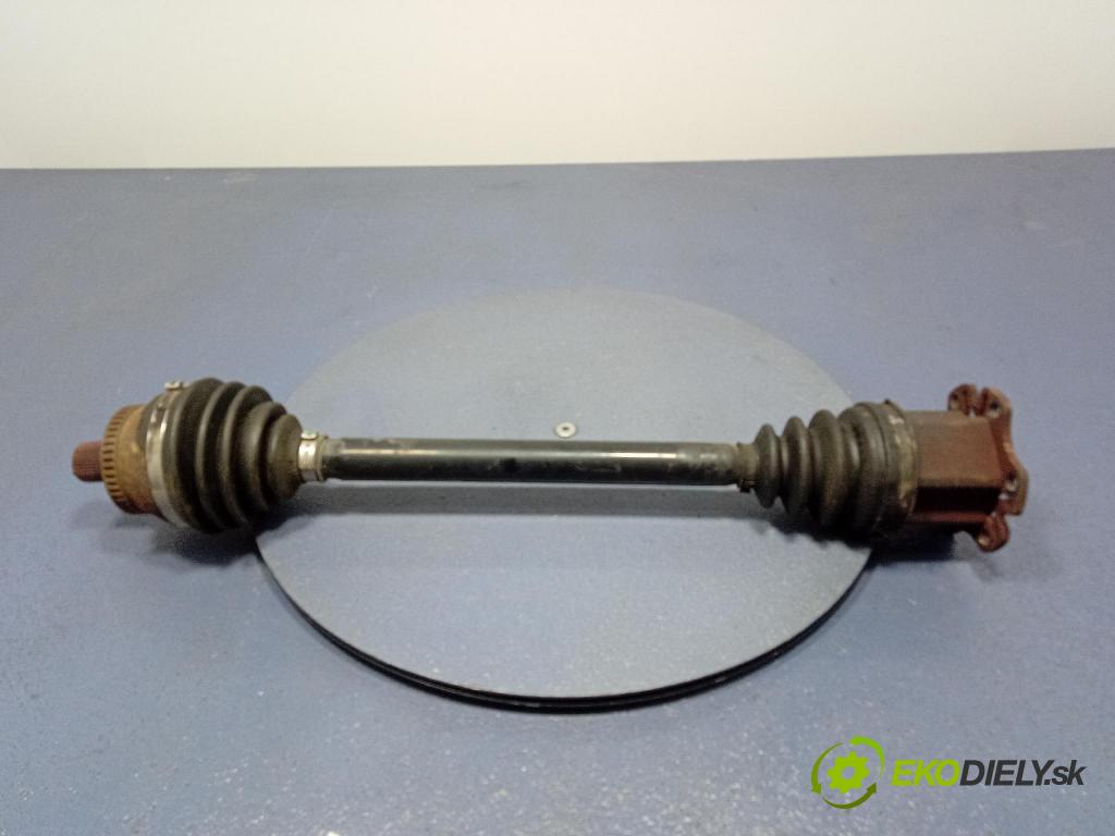 Audi A4 2006 poloos Prava: Predné 8E0407272BQ