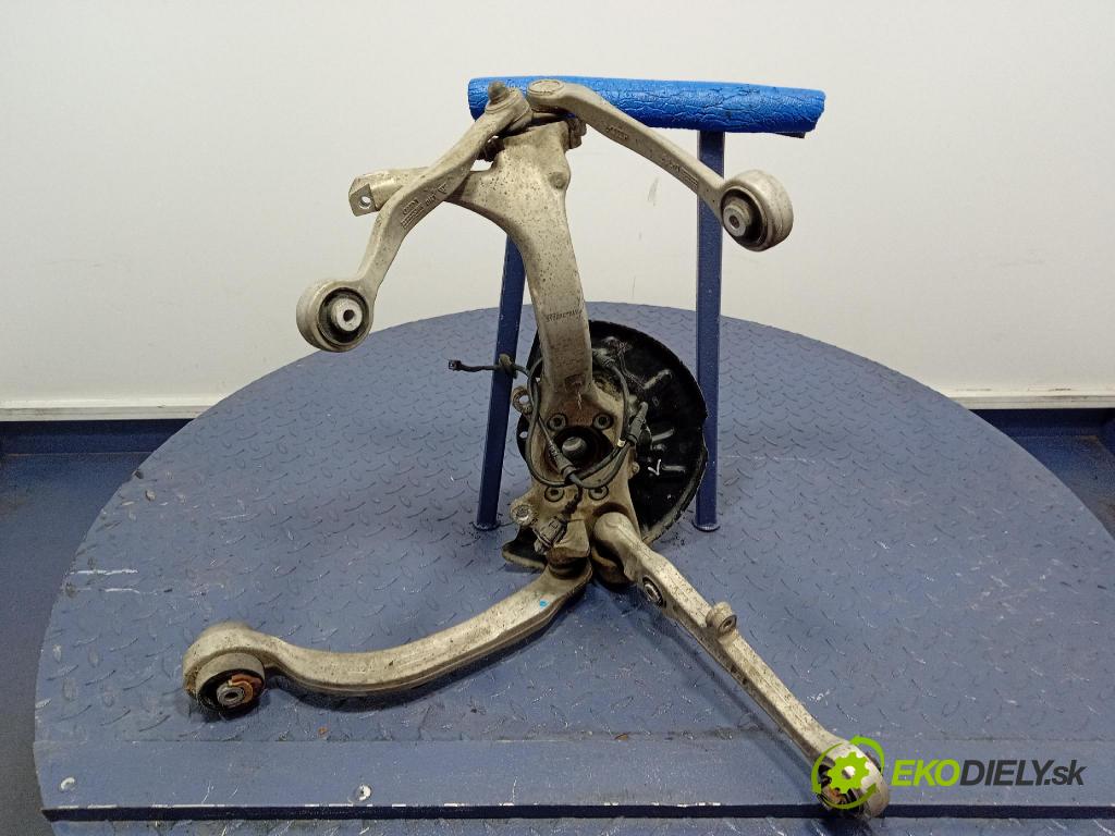 Audi A4 2006 náboj ľavá 8E0407241D