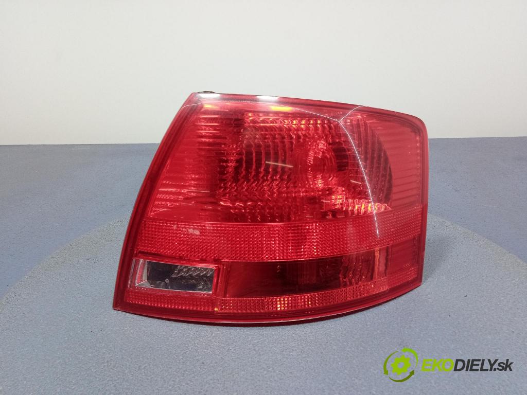 Audi A4 2006 svetlo / reflektor zad Prava: Vonkajsia: 8E9945096E