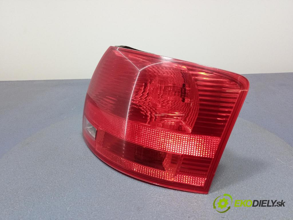 Audi A4 2006 svetlo / reflektor zad Prava: Vonkajsia: 8E9945096E