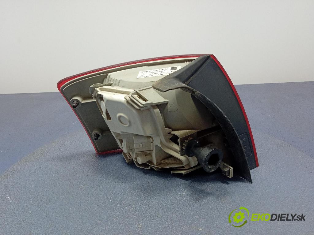 Audi A4 2006 svetlo / reflektor zad Prava: Vonkajsia: 8E9945096E