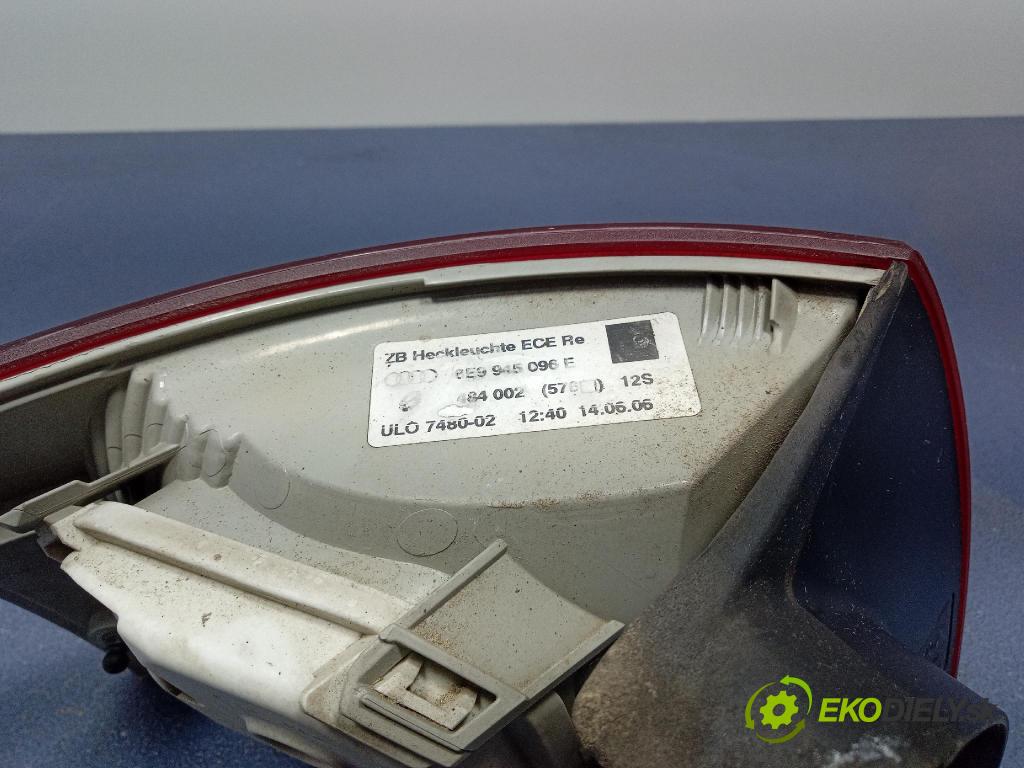 Audi A4 2006 svetlo / reflektor zad Prava: Vonkajsia: 8E9945096E
