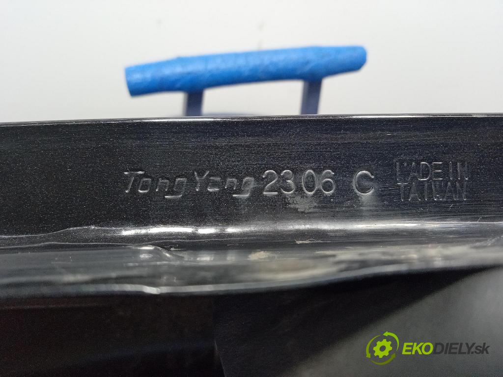 Audi A4 2006 blatník Predné v pravo: AD10014AR